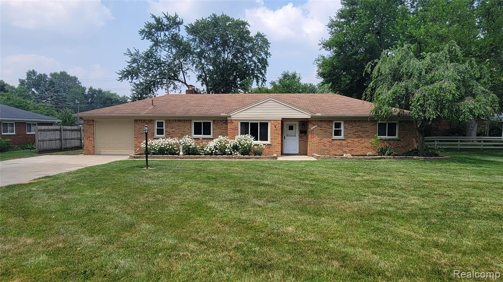 45437 Hecker Drive, Utica, MI 48317