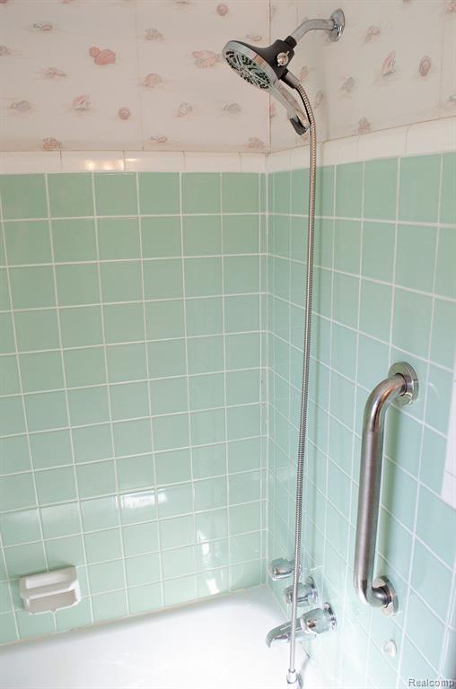 9819 WESTMORE Street, Livonia, MI 48150 — Photo 15