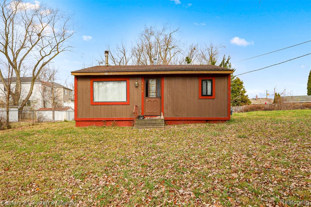 5094 Coshocton Drive, Waterford, MI 48327 — front exterior