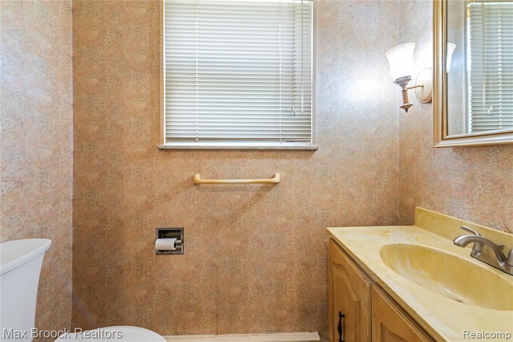 8071 Comanche Trail, Temperance, MI 48182 — Photo 12