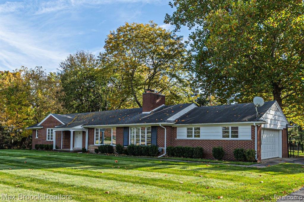 4823 WYE OAK Road, Bloomfield Hills, MI 48301 — front exterior