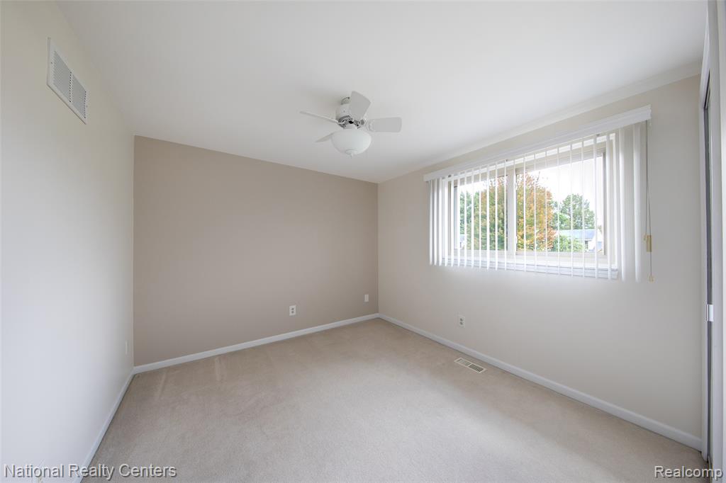 40703 Olympia Drive Drive, Sterling Heights, MI 48313 — Photo 20