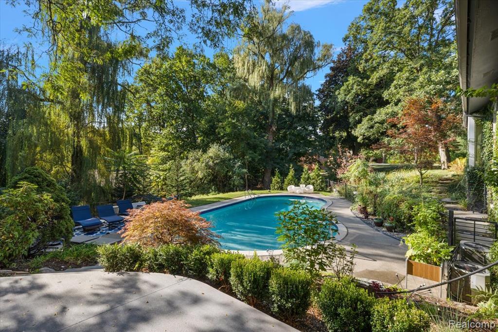 7315 Lindenmere Drive, Bloomfield Hills, MI 48301 — Photo 49