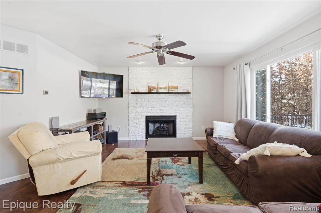 5421 Wentworth Drive, Commerce Twp, MI 48382 — Photo 5