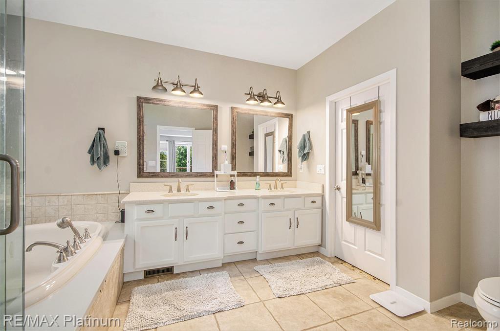 4090 ROLLING ACRES DRIVE, Hartland, MI 48353 — Photo 19
