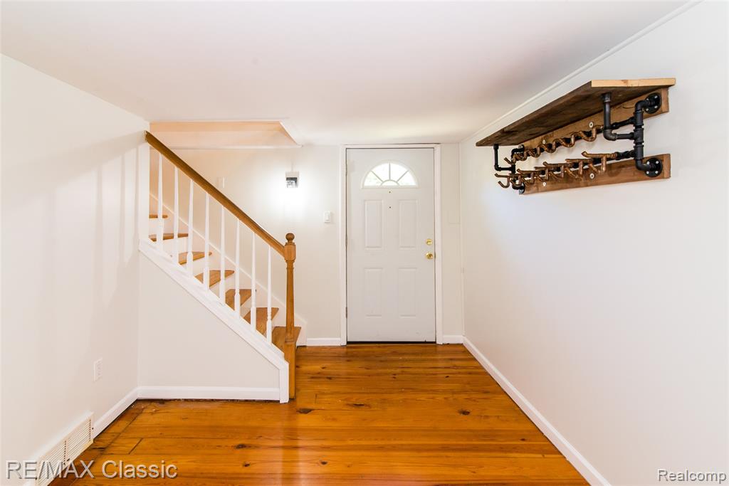590 Bogie Lake Road, White Lake, MI 48383 — Photo 6