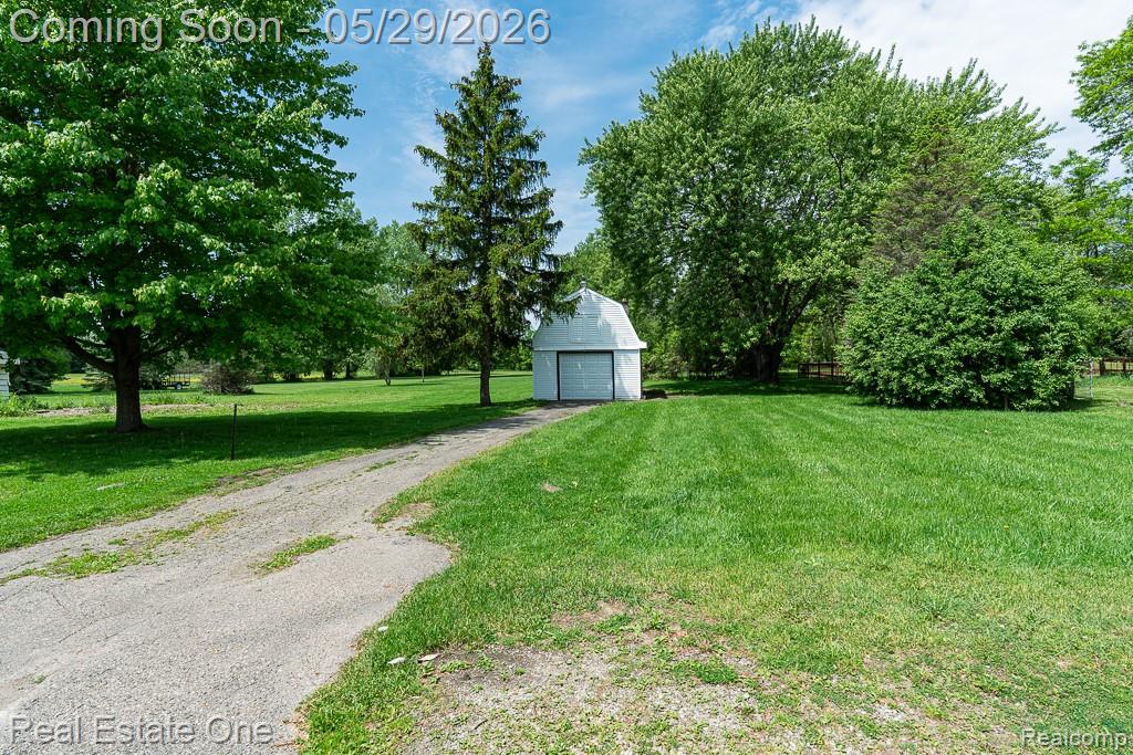 1056 Adams Road, Burton, MI 48509 — Photo 23