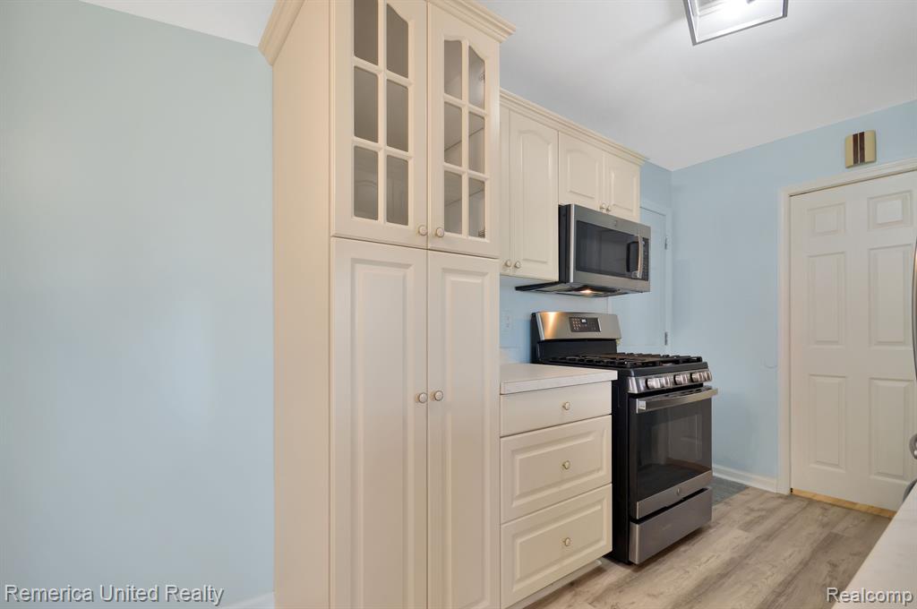 23715 Stonehenge Boulevard, Novi, MI — Photo 8