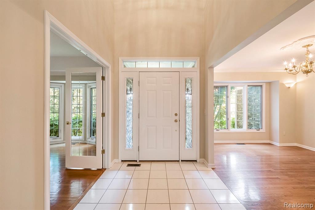 4118 Pinehurst Drive, Howell, MI 48843 — Photo 8
