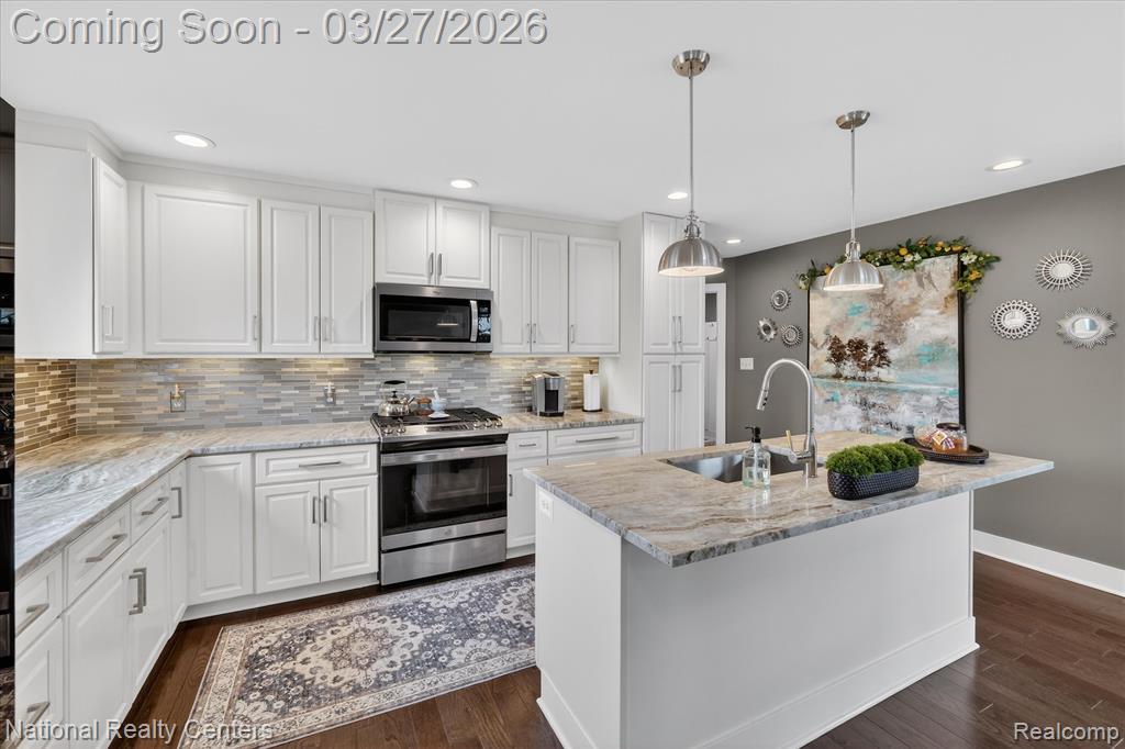 946 Dunreath Street, Wolverine Lake, MI 48390 — Photo 11