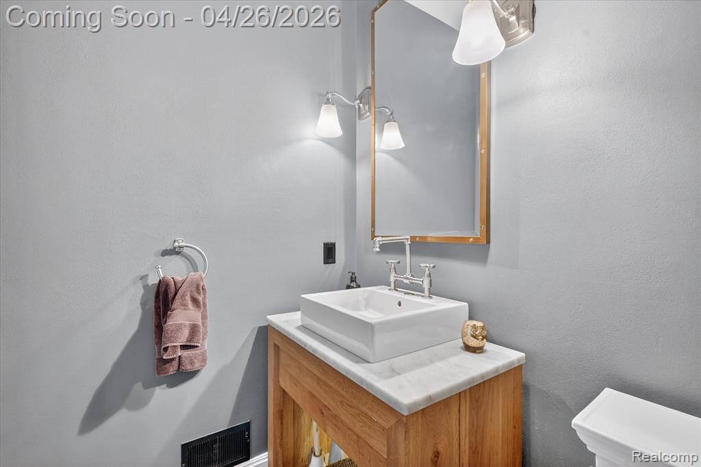 6932 Oakhurst Ridge Road, Clarkston, MI 48348 — Photo 30