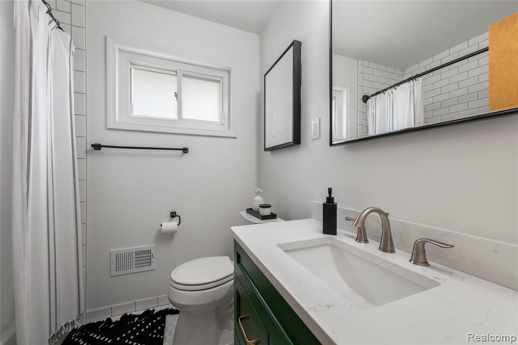 10534 Kingston Avenue, Huntington Woods, MI — Photo 16