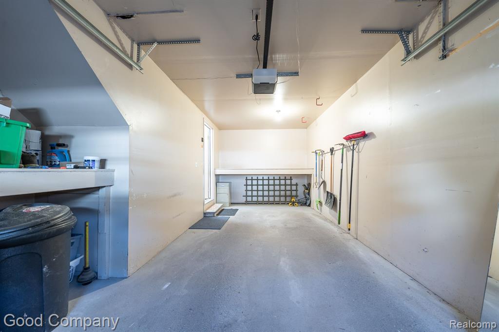 2068 Hidden Meadows Drive, unit D, Walled Lake, MI 48390 — Photo 17