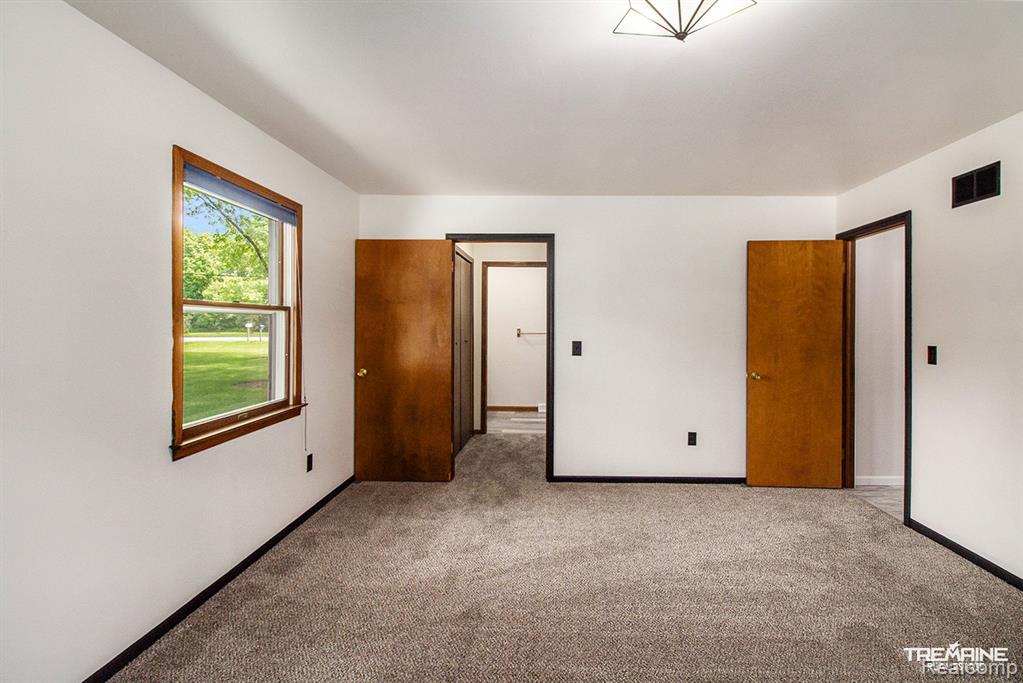 7469 N ELMS Road, Flushing, MI 48433 — Photo 9