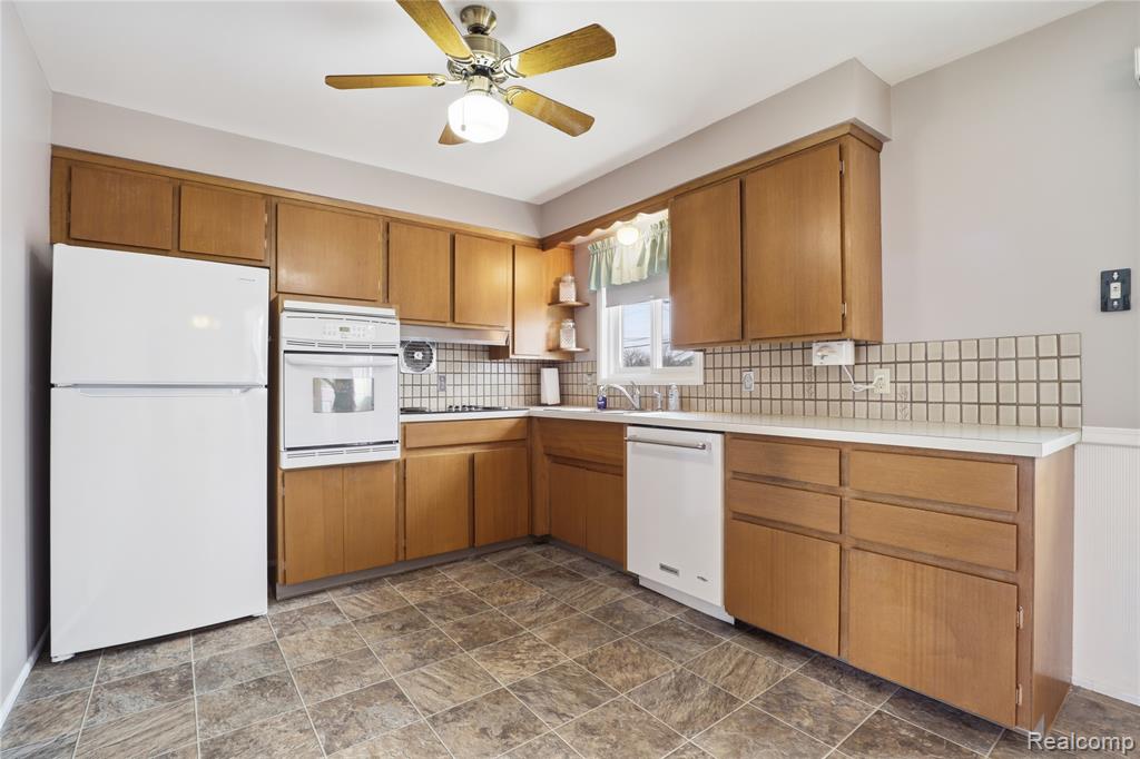 5221 Worchester Drive, Swartz Creek, MI 48473 — Photo 7