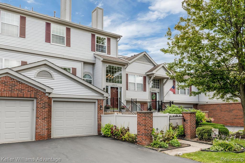49573 DONOVAN Boulevard, Plymouth, MI 48170 — Photo 3