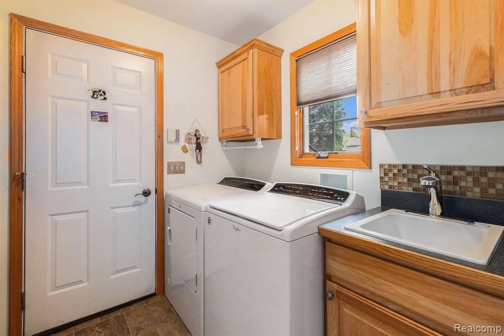 6173 NORTHRIDGE HILLS Drive, Brighton, MI 48116 — Photo 14