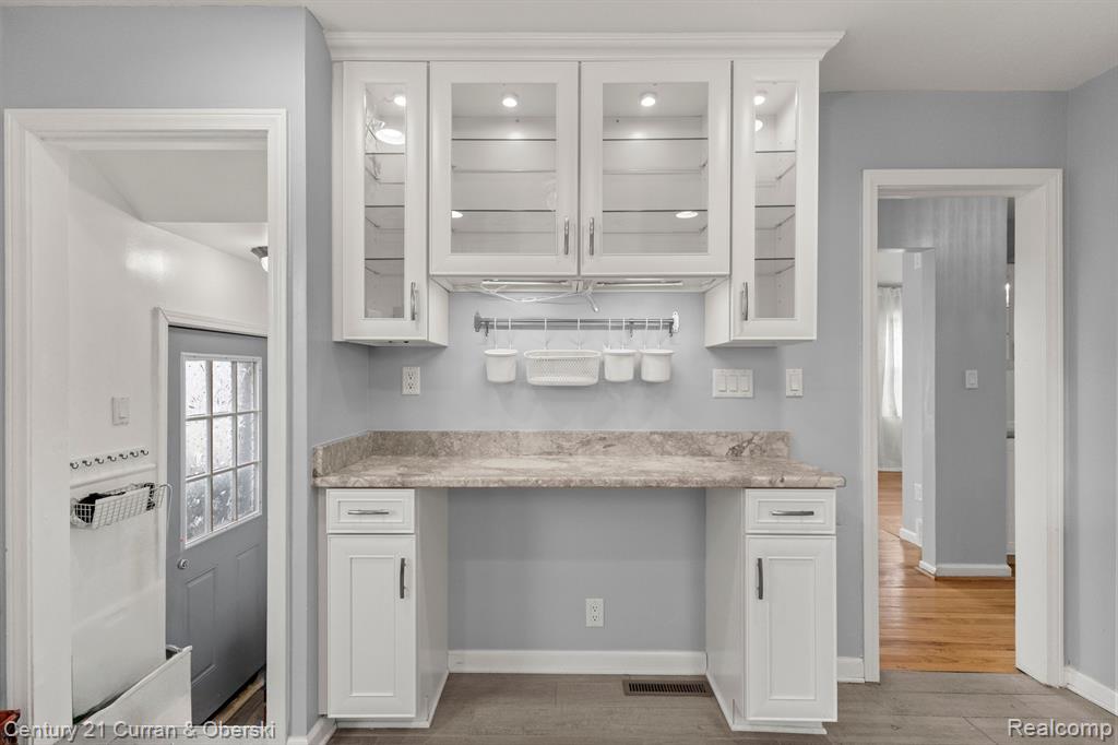 4615 MANDALAY Avenue, Royal Oak, MI 48073 — Photo 19
