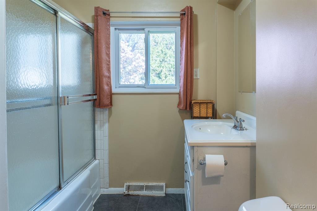 2546 CARLTON Drive, Ann Arbor, MI 48108 — Photo 19