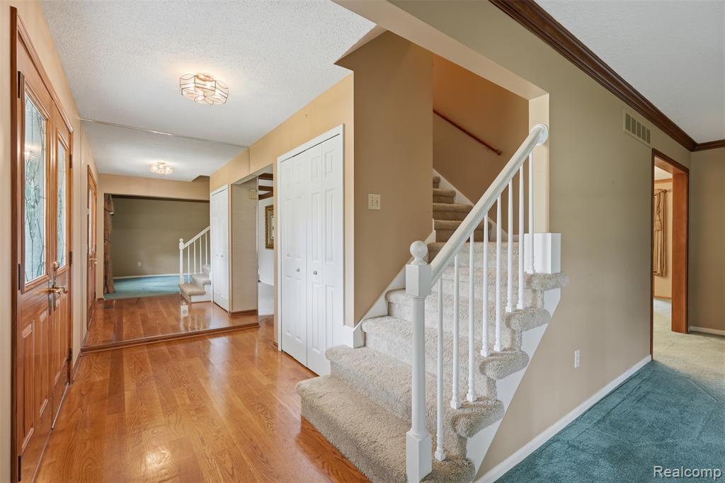 9277 Burning Tree Drive, Grand Blanc, MI 48439 — Photo 5