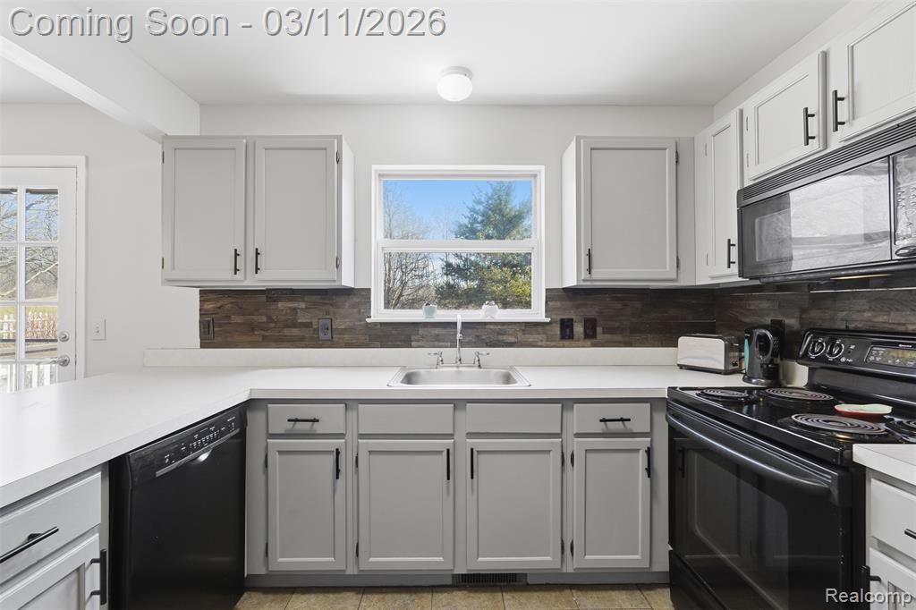 455 Waverly Lane, Howell, MI 48843 — Photo 15