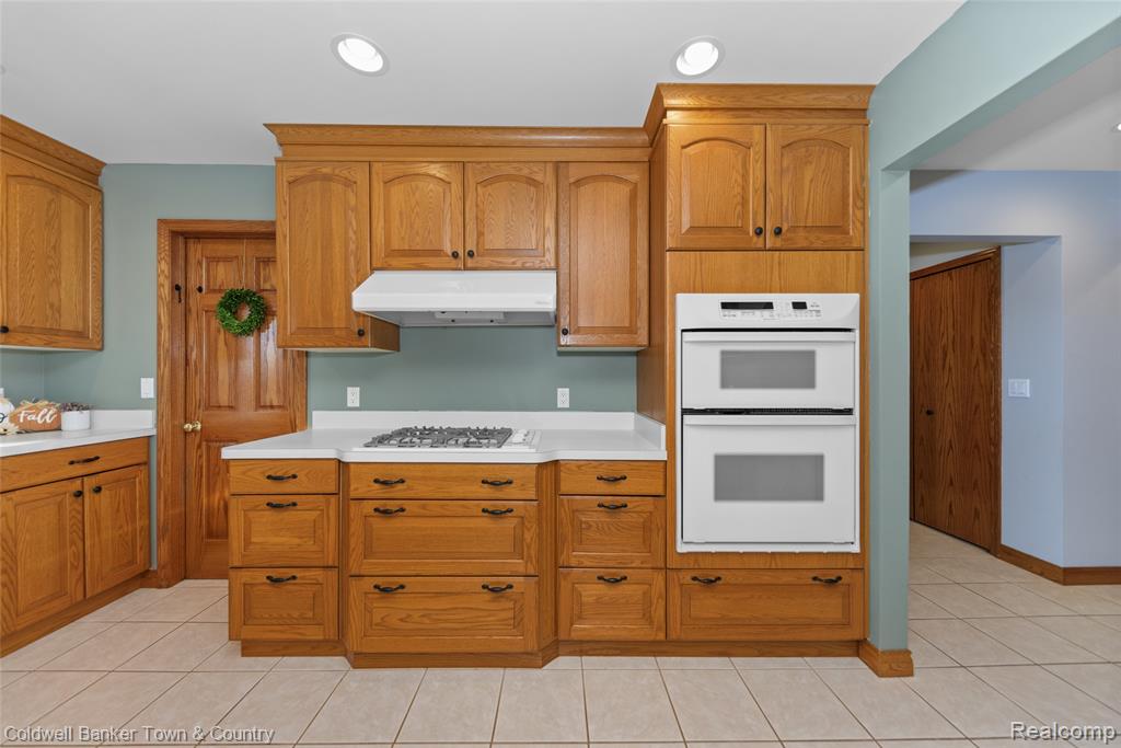 11535 Lancelot Lane, Pinckney, MI 48169 — Photo 36