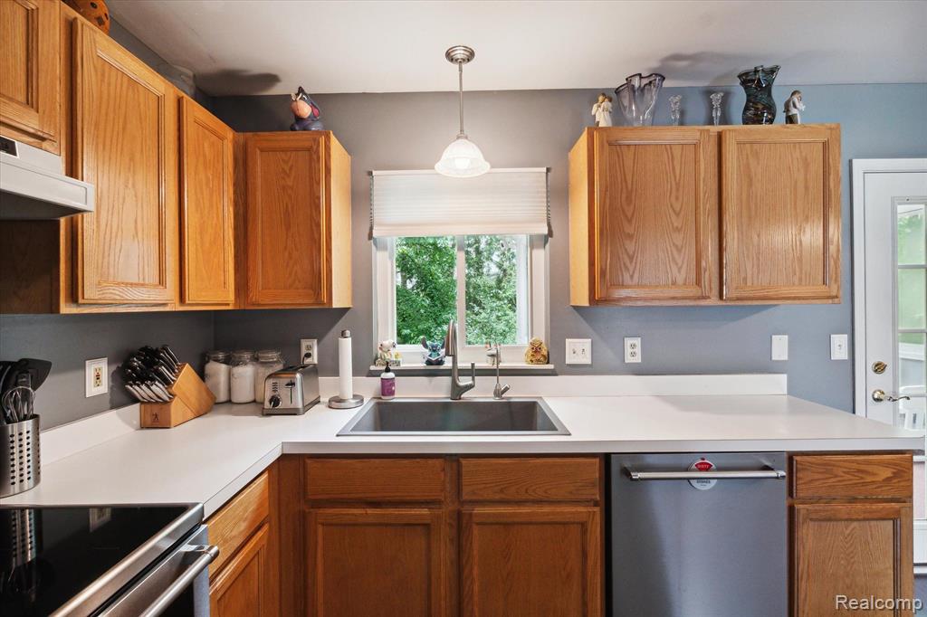 4060 STANMOOR Drive, Waterford, MI 48329 — Photo 18