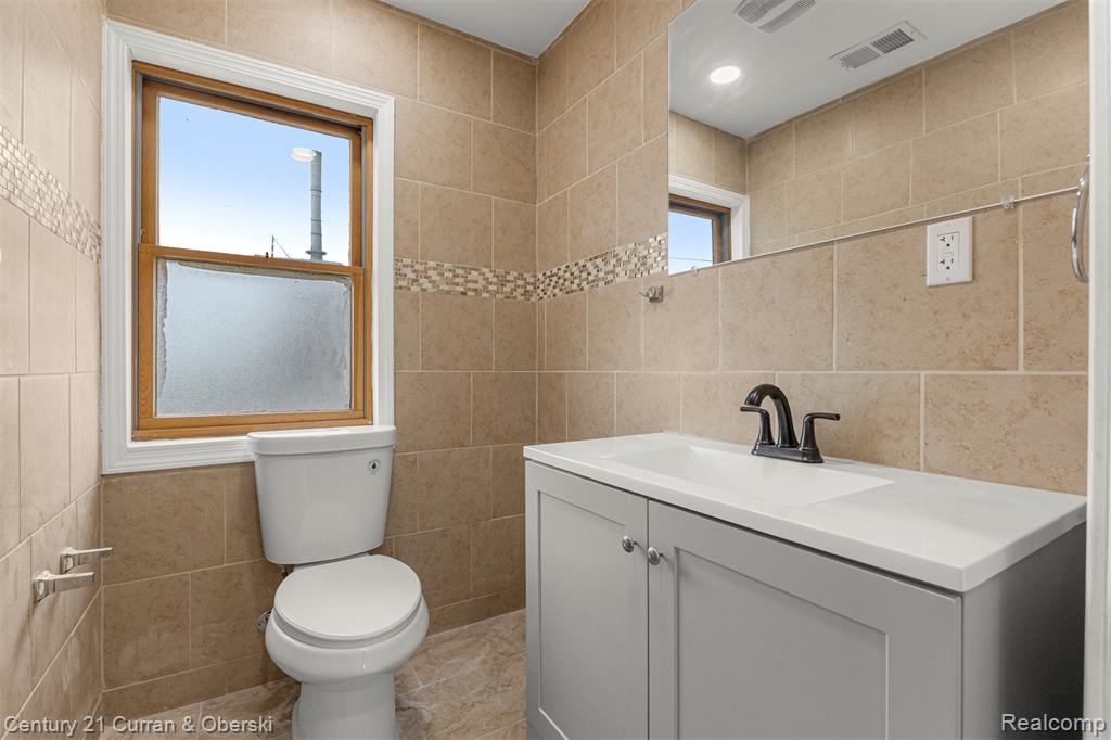 9 Walnut Street, Wyandotte, MI 48192 — Photo 20