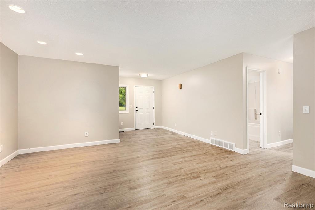 4144 BONISTEEL Road, Fort Gratiot, MI 48059 — Photo 7