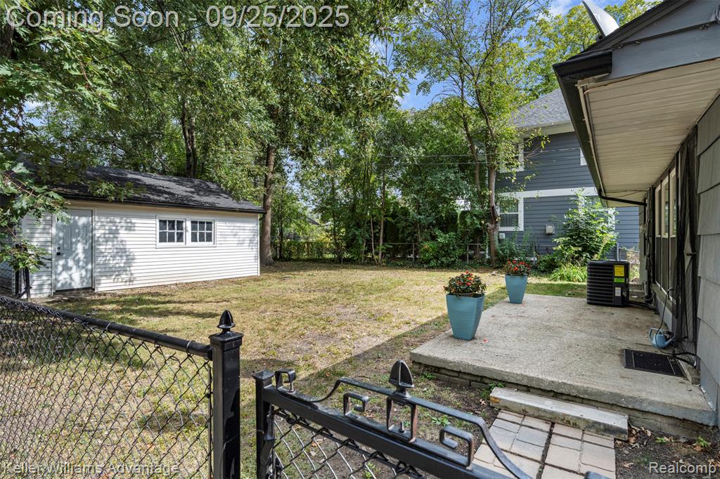 15858 Kirkshire Avenue, Beverly Hills, MI 48025 — Photo 17
