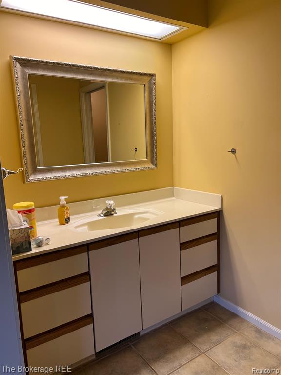6112 NORMANDY Drive, Saginaw, MI 48638 — Photo 24