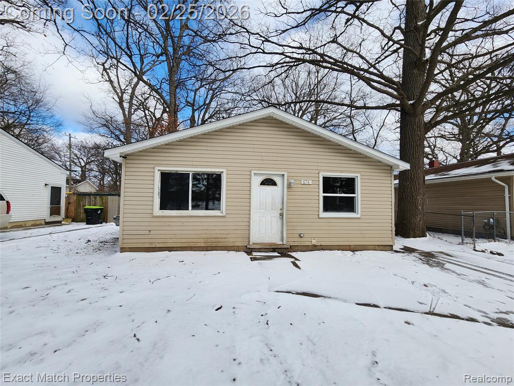 674 Parkwood Avenue, Pontiac, MI 48340 — front exterior