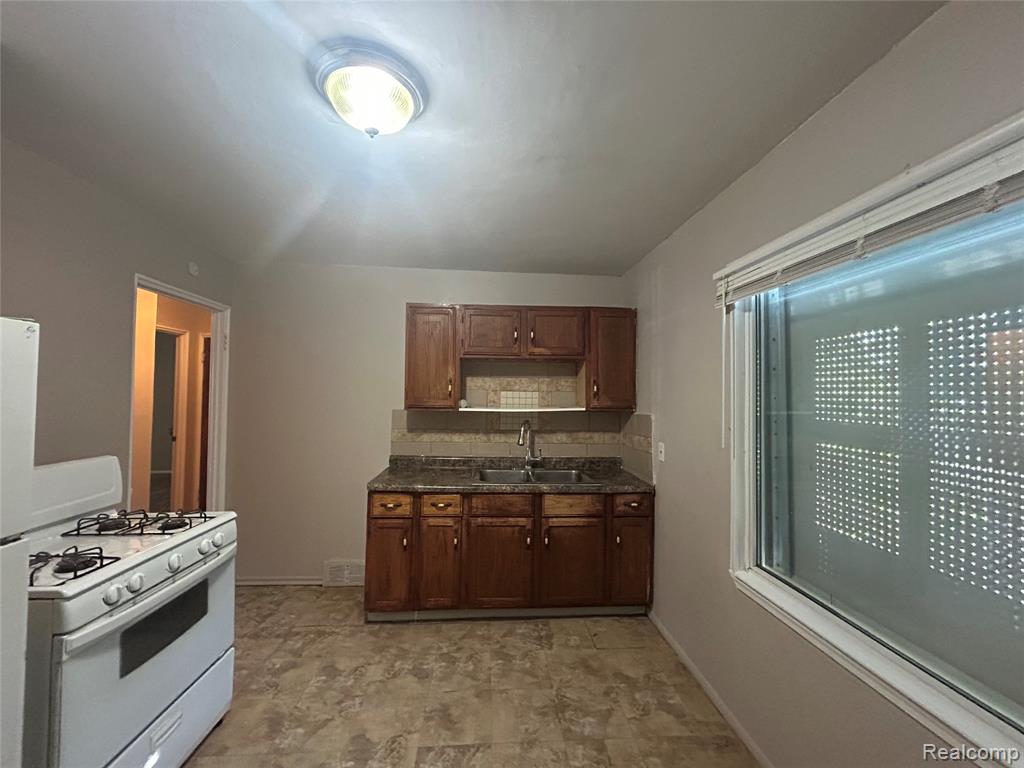19313 Stahelin Avenue - Photo 5