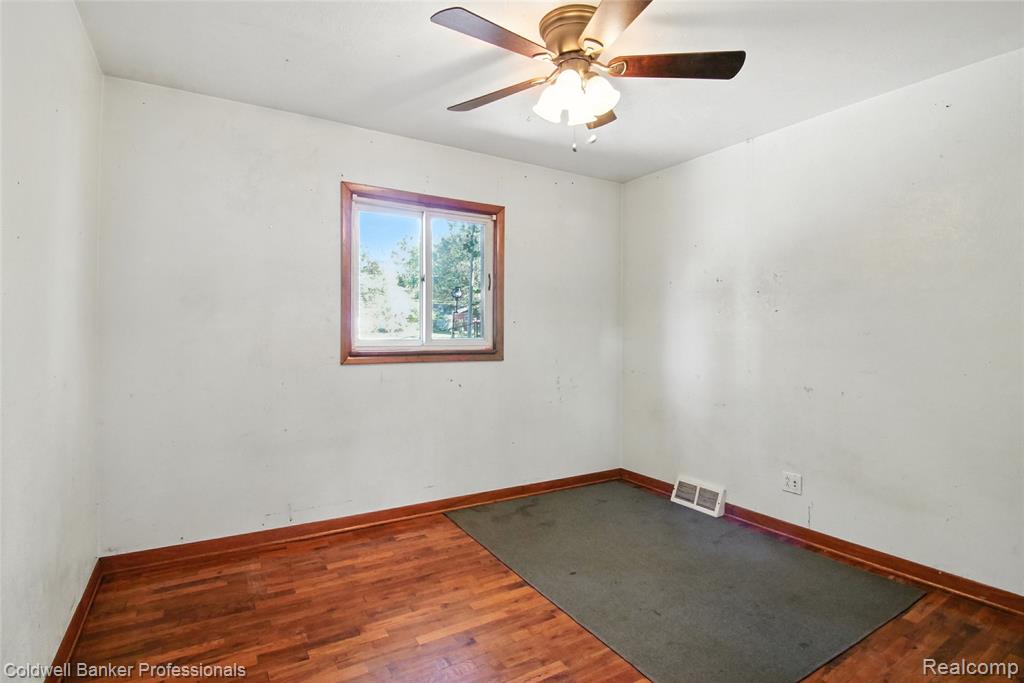5567 Eldridge Drive, Waterford, MI 48327 — Photo 15