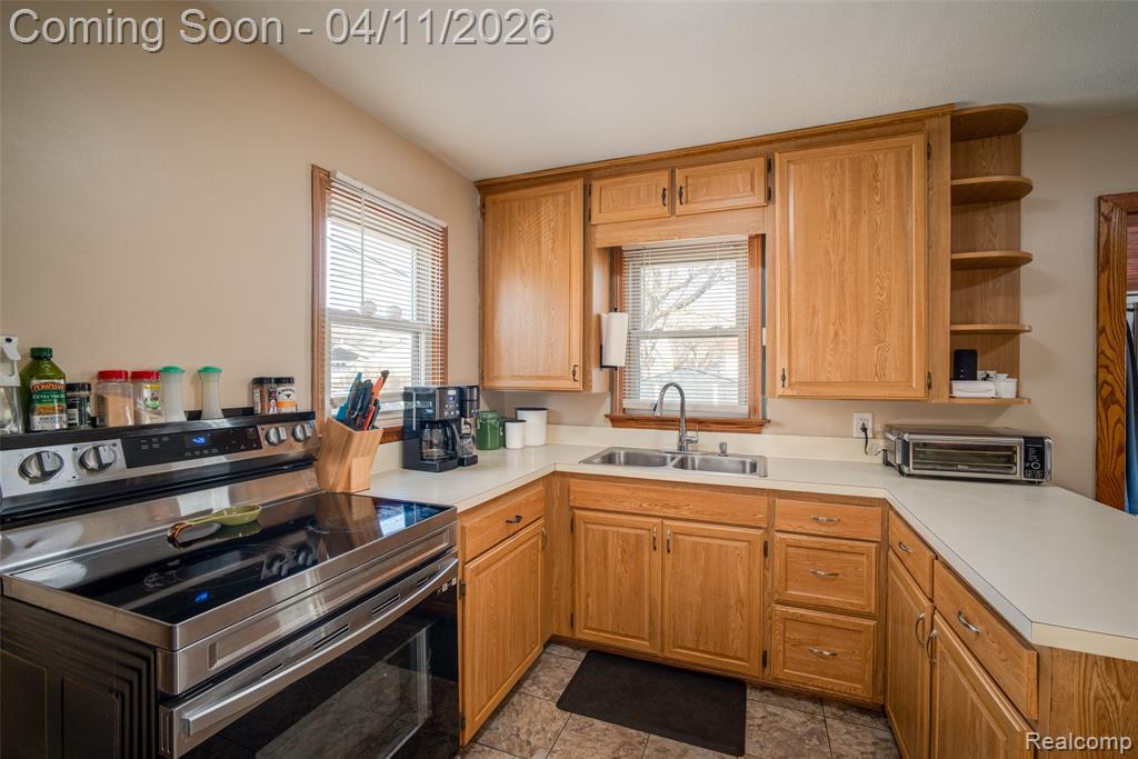 605 S Lynch Street, Flint, MI 48503 — Photo 8