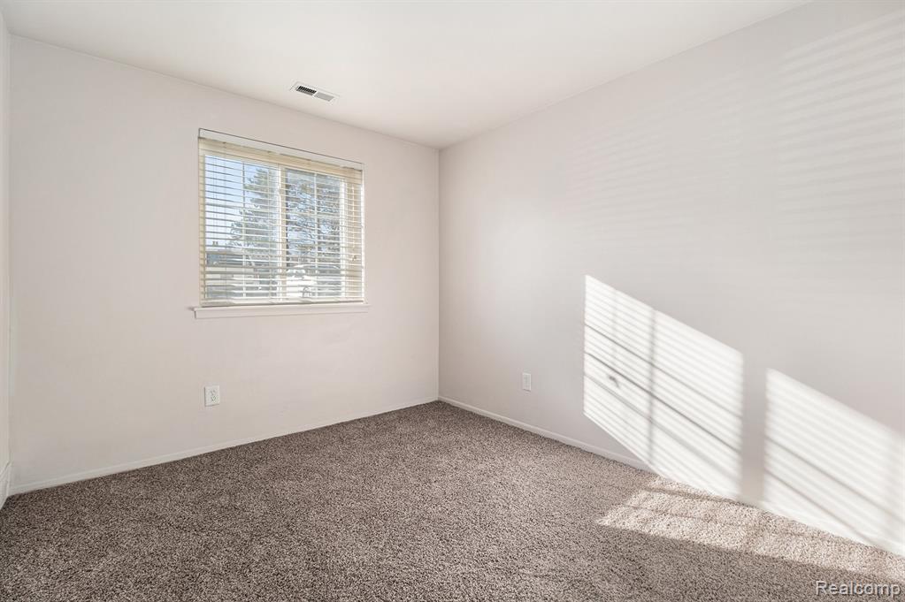 45200 Keding Street, 101, Utica, MI 48317 — Photo 13