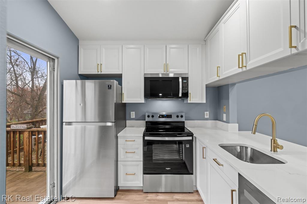 44900 Bayview Drive Unit #20, Novi, MI 48377 — Photo 8