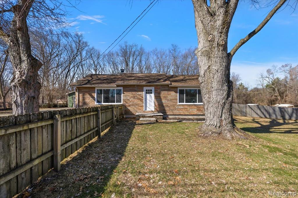 5275 Lake Grove Drive, White Lake, MI 48383 — Photo 41