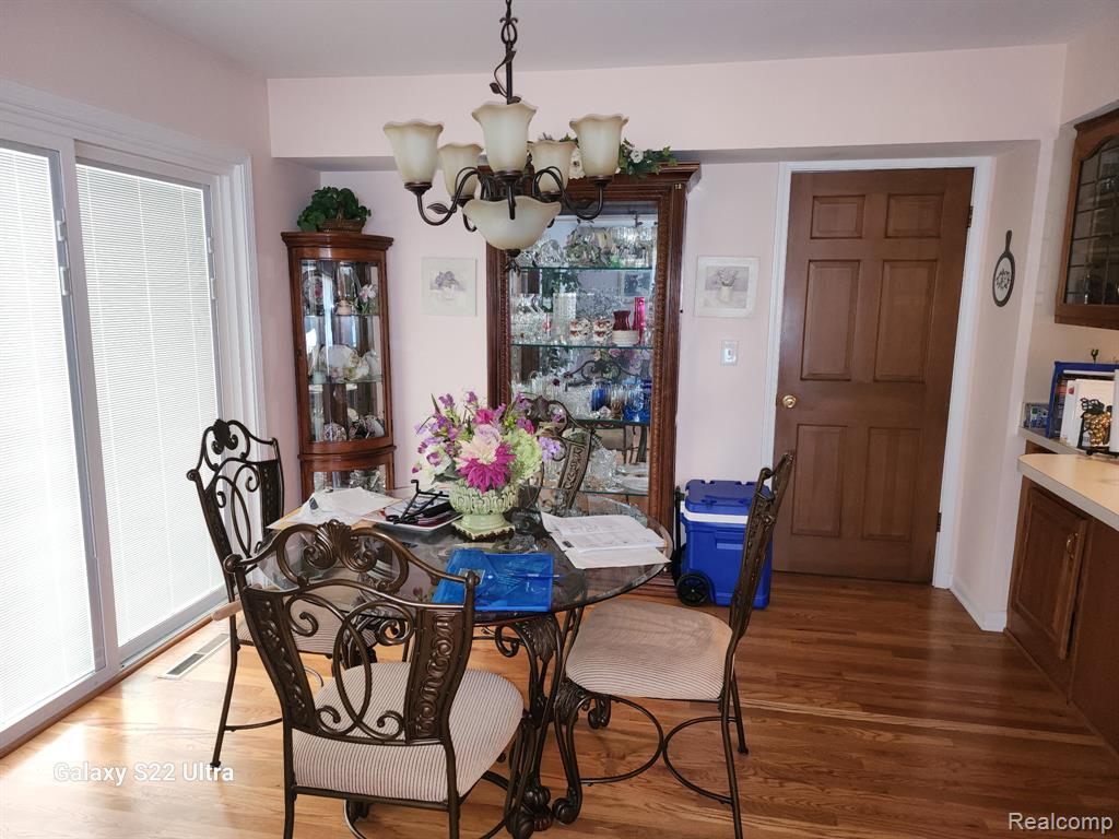 2340 Pineview Court, Flushing, MI 48433 — Photo 8