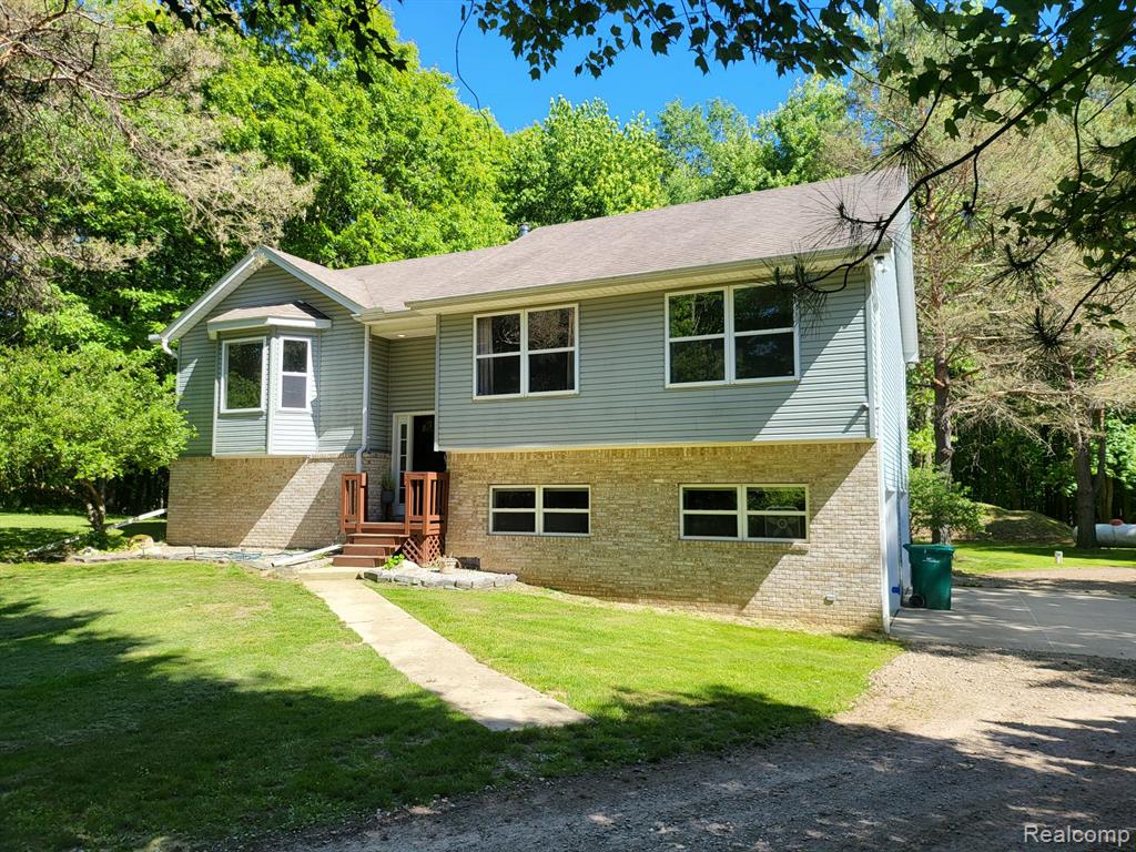 860 N Sashabaw Road, Ortonville, MI 48462