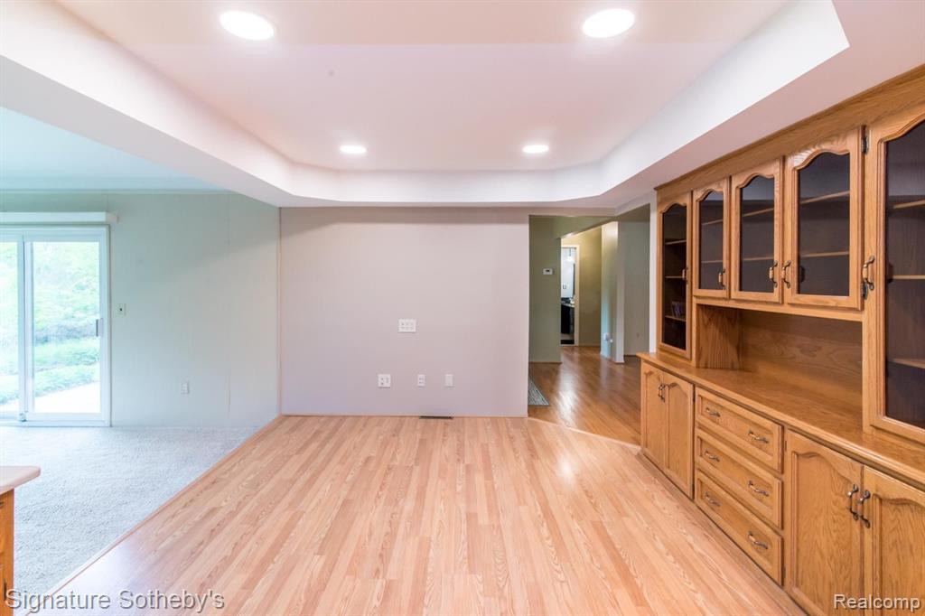 6279 WALKER Court, Troy, MI 48085 — Photo 5