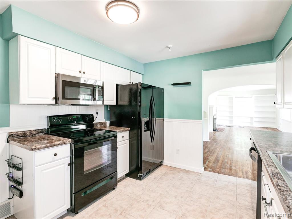 802 Edison Boulevard, Port Huron, MI 48060 — Photo 14