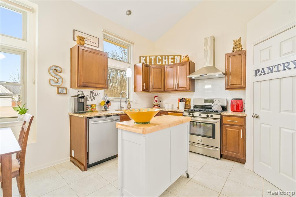 454 BREAKWATER, Belleville, MI 48111 — Photo 16