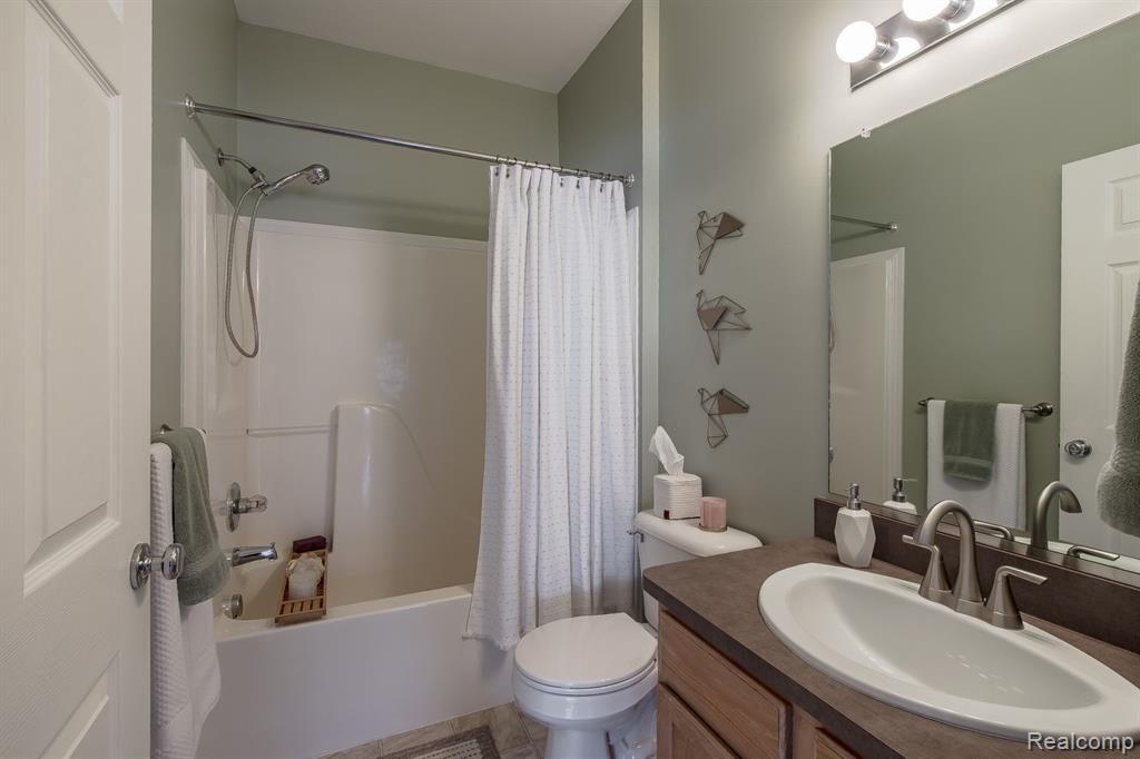 708 AMBERLY Drive, A, Waterford, MI 48328 — Photo 24