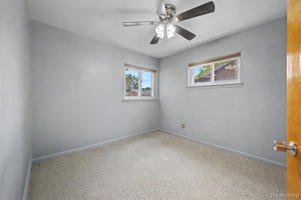 9904 Fox Avenue, Allen Park, MI 48101 — Photo 23