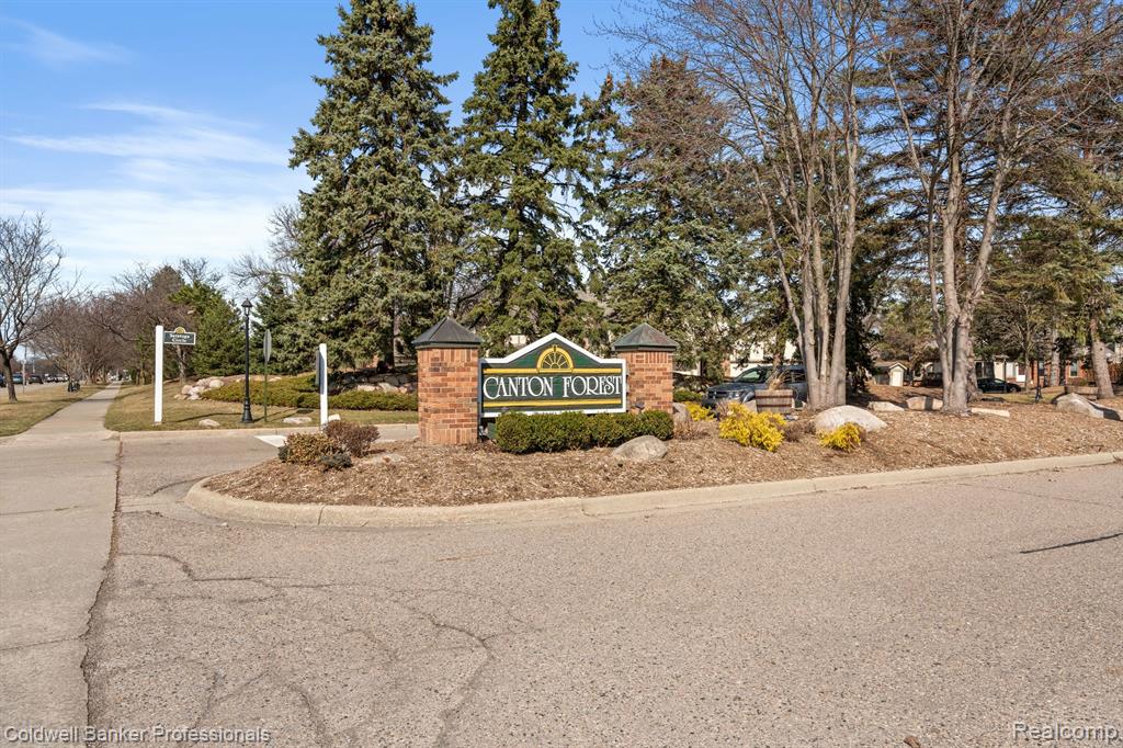 42046 SARATOGA Circle, Canton, MI 48187 — Photo 37