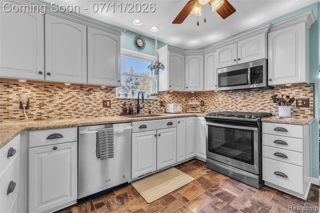 3955 Forest Edge Drive, Commerce Twp, MI 48382 — Photo 12
