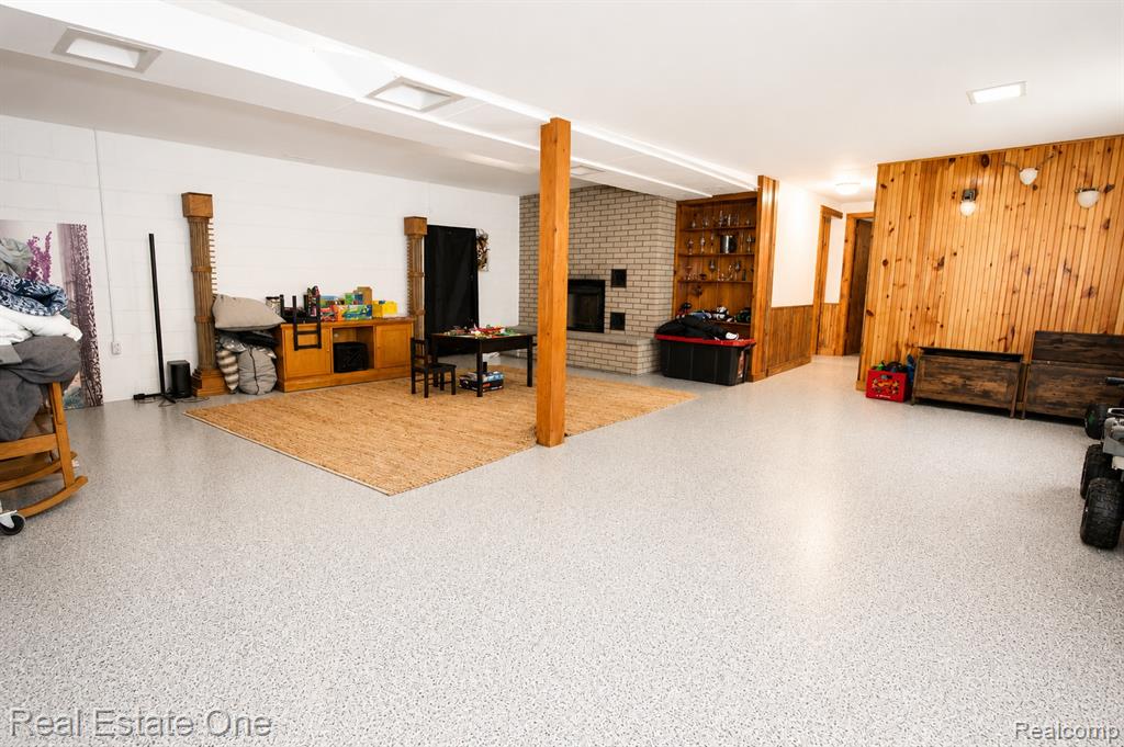 1325 S Hospital Road, Waterford, MI 48327 — Photo 23