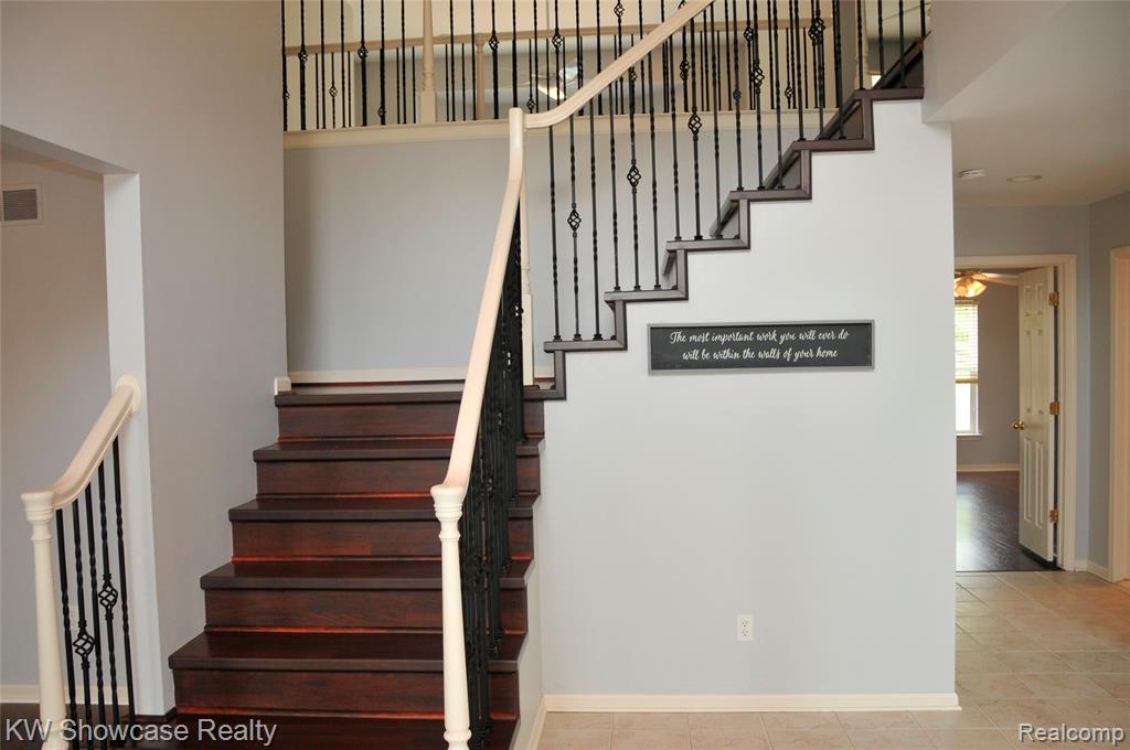 5444 BUELL Drive, Commerce Twp, MI 48382 — Photo 3