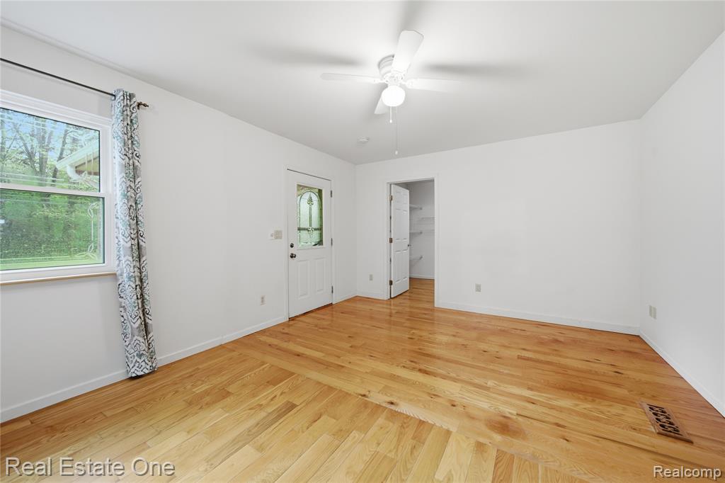 9715 Galatian Drive, Whitmore Lake, MI 48189 — Photo 14